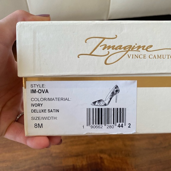 Vince Camuto Bridal beaded Satin Pump size 8 - Picture 9 of 10